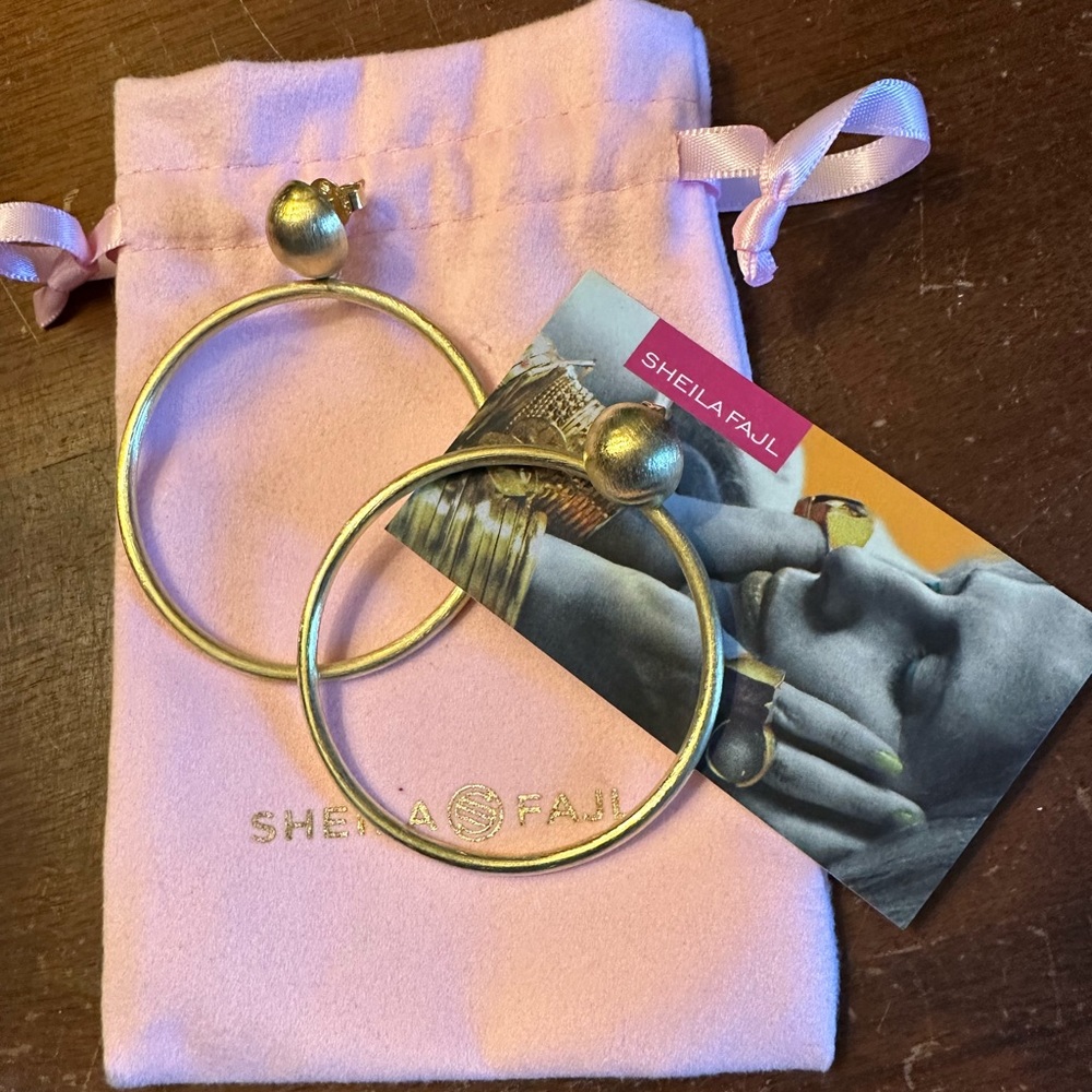 Gold Shelia Fajl Visage hoops